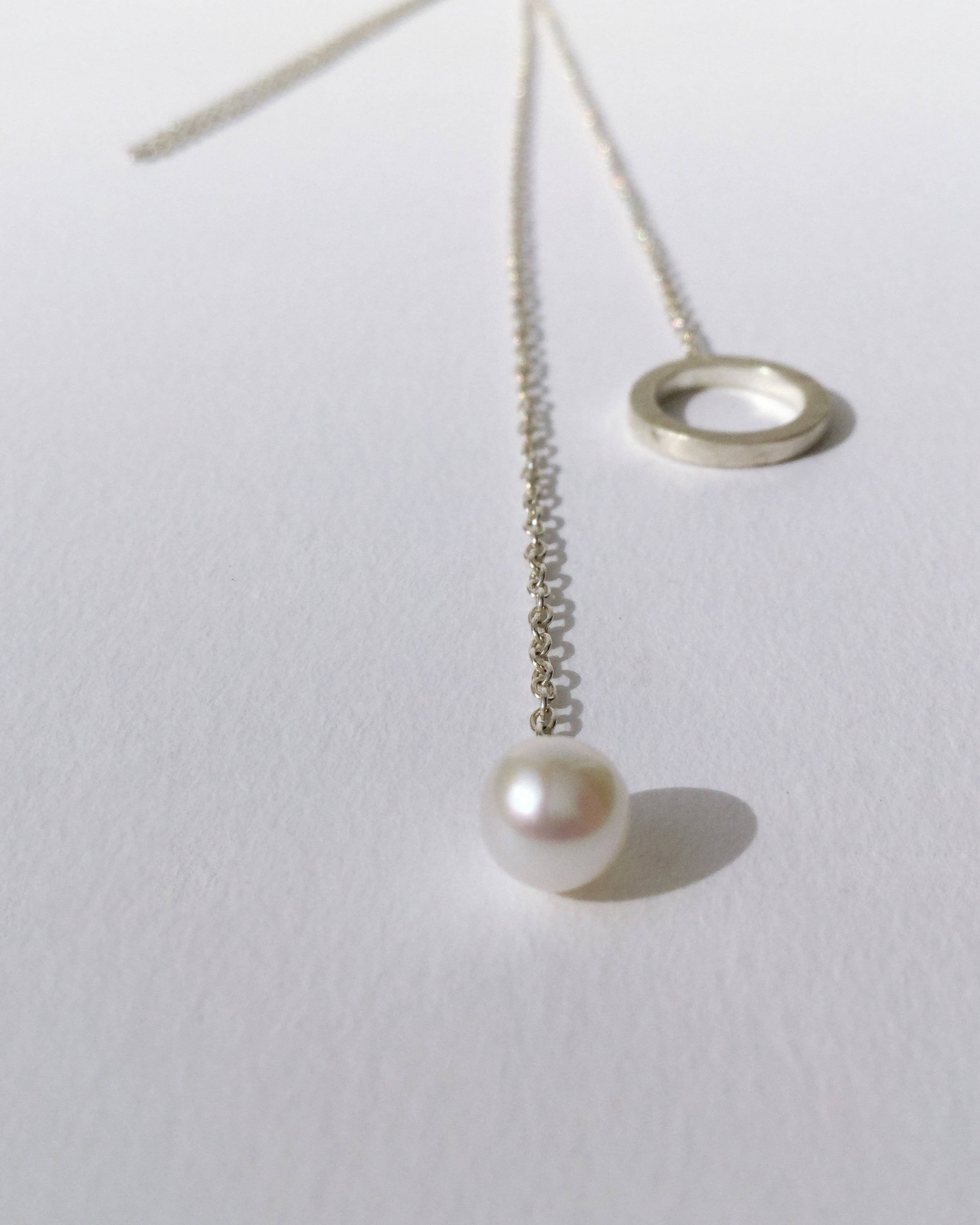 Collier en chaîne unie avec pendentif