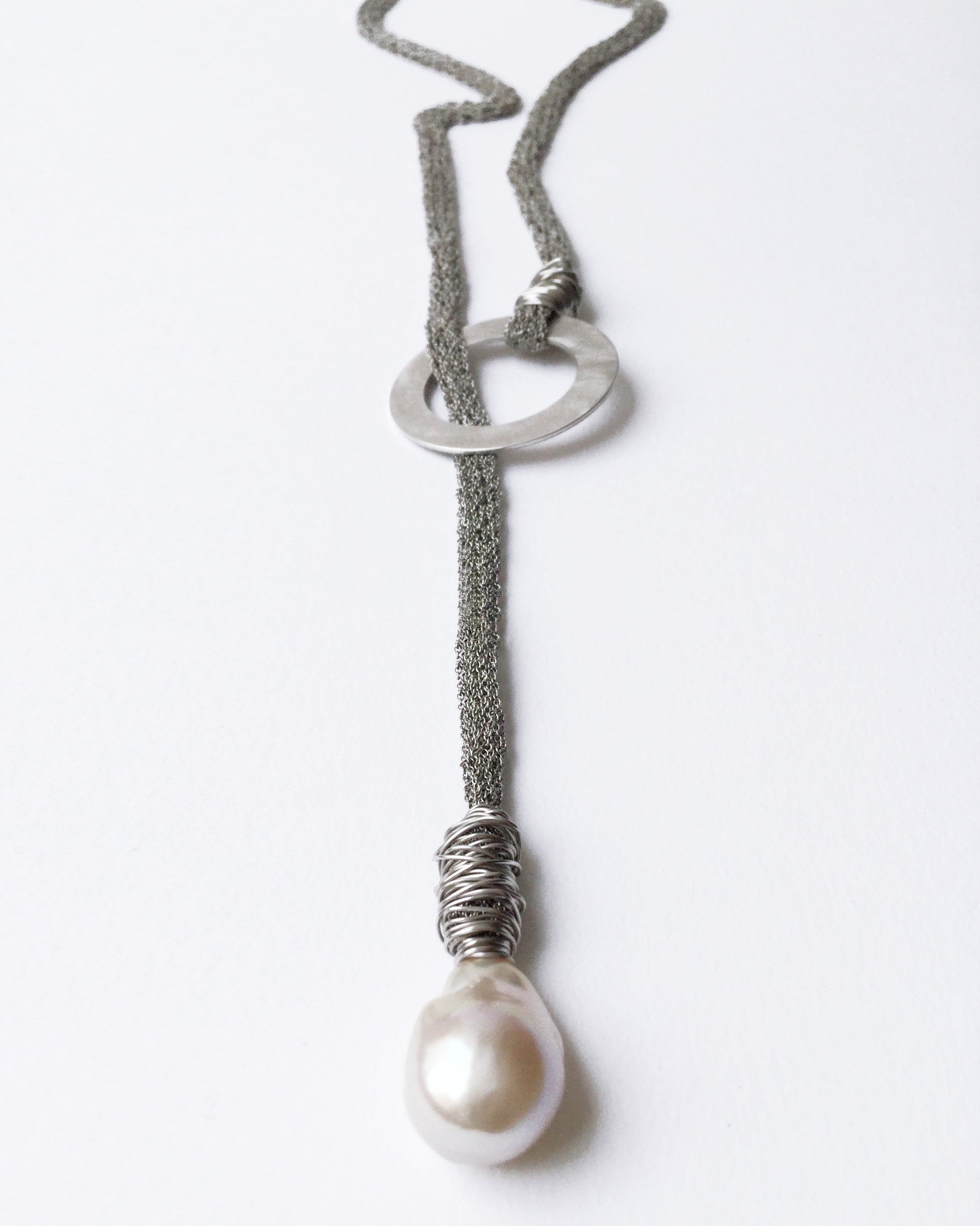 Mono cerchio collana