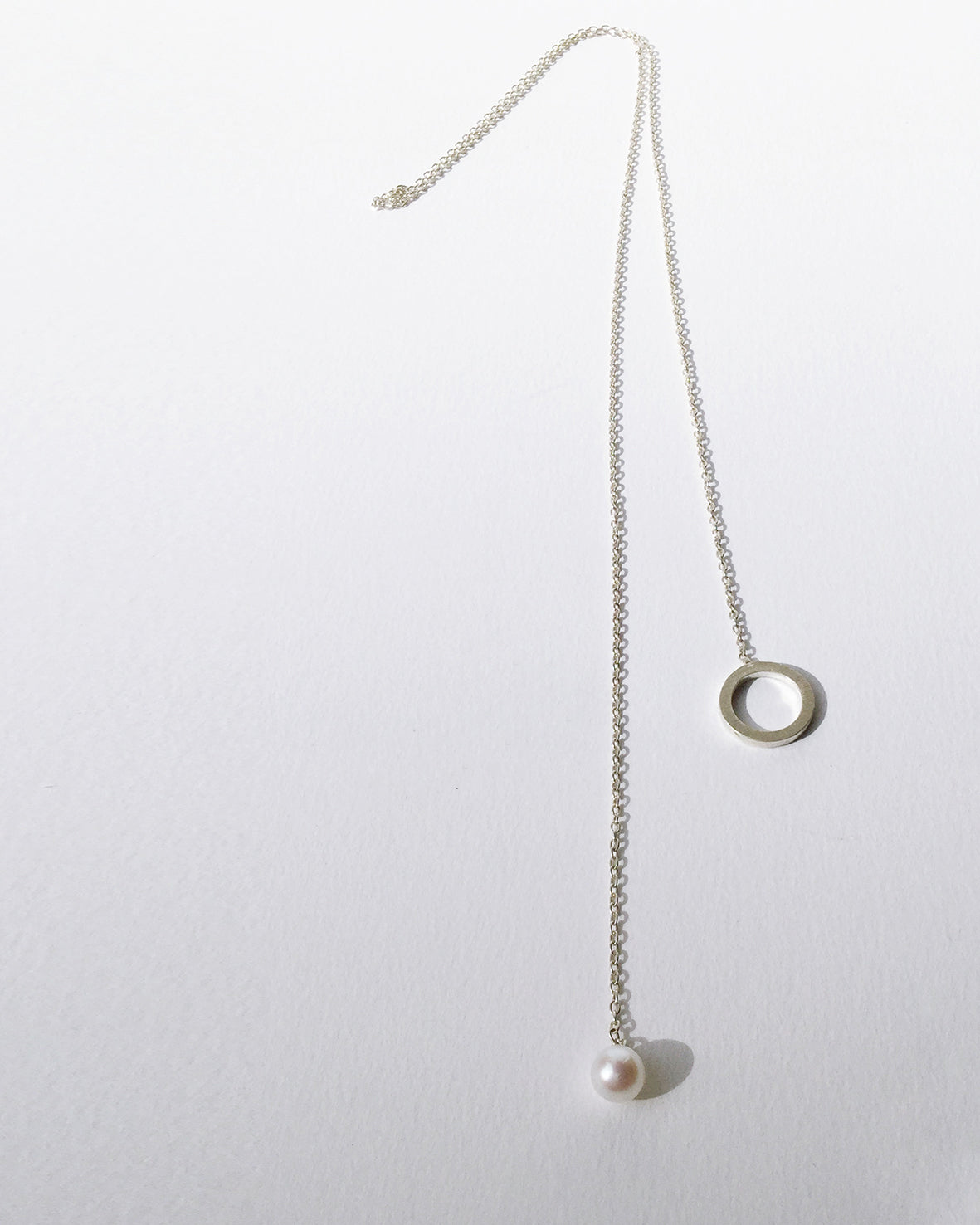 Collier en chaîne unie avec pendentif